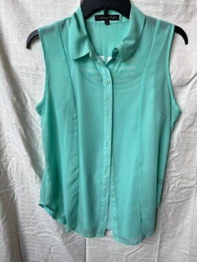 Womens Sleeveless blouse size 6 with tank